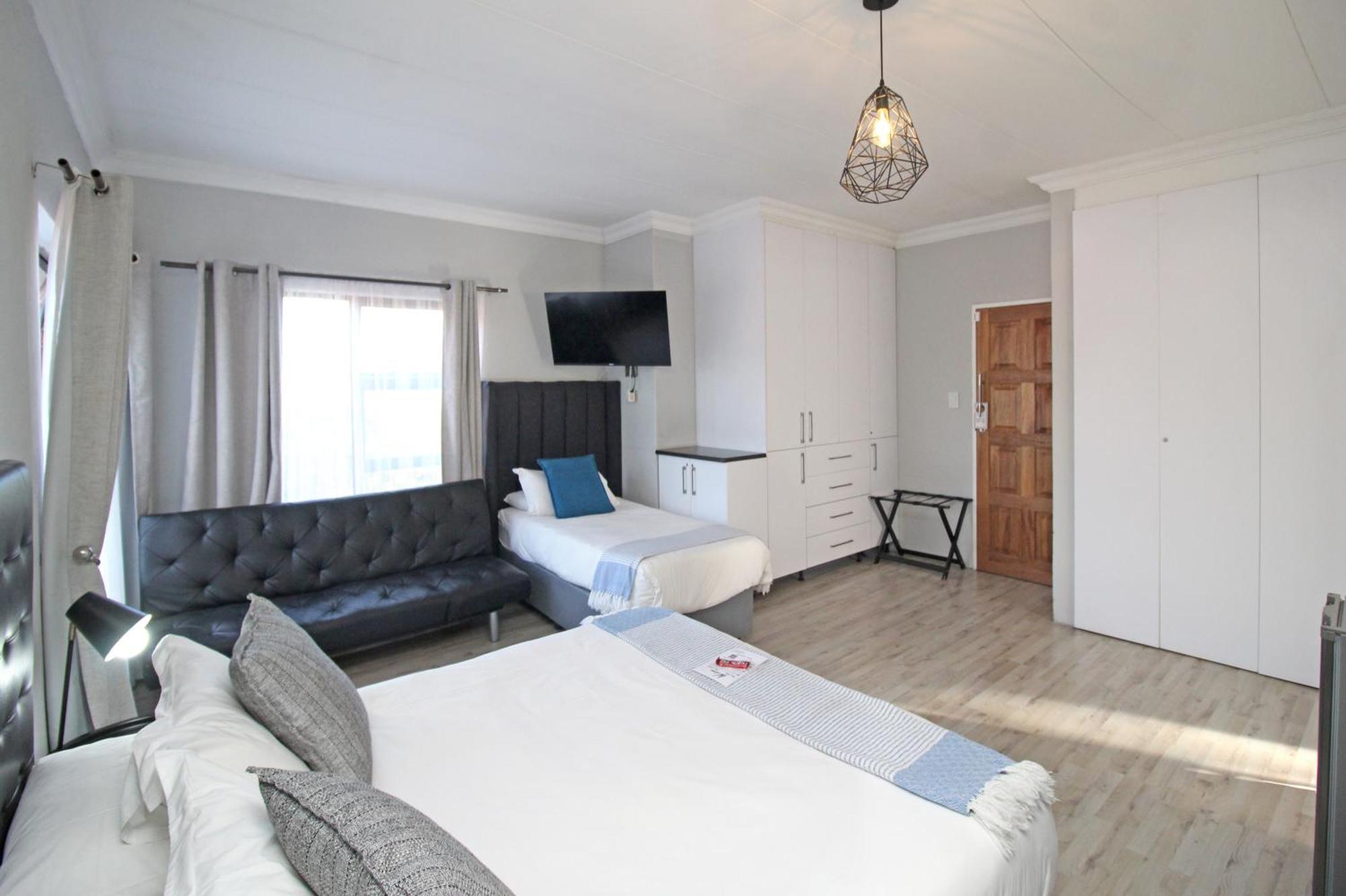 The Chameleon Hotel Centurion Bagian luar foto